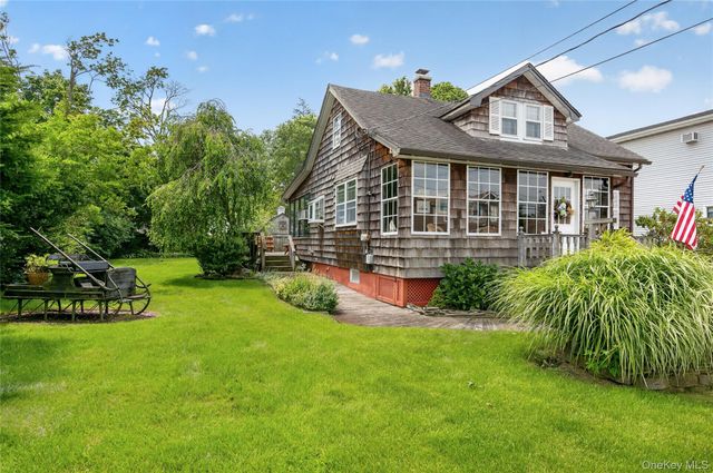 42 Cedar Street, Islip, NY 11751