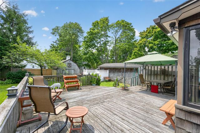42 Cedar Street, Islip, NY 11751