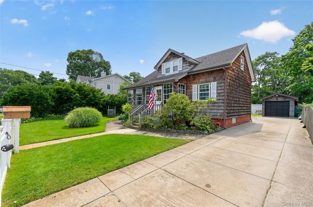 42 Cedar Street, Islip, NY 11751
