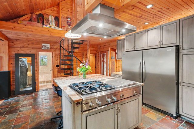 20 Crescent Hill, Grand Haven, MI 49417