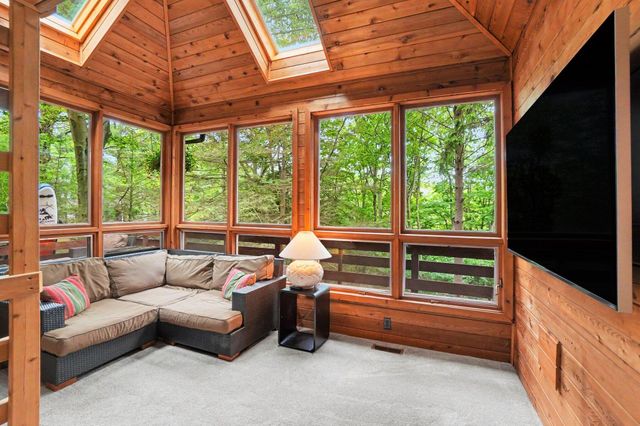 20 Crescent Hill, Grand Haven, MI 49417