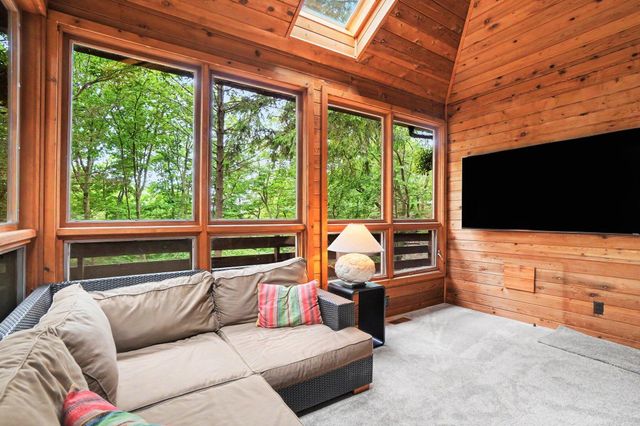 20 Crescent Hill, Grand Haven, MI 49417