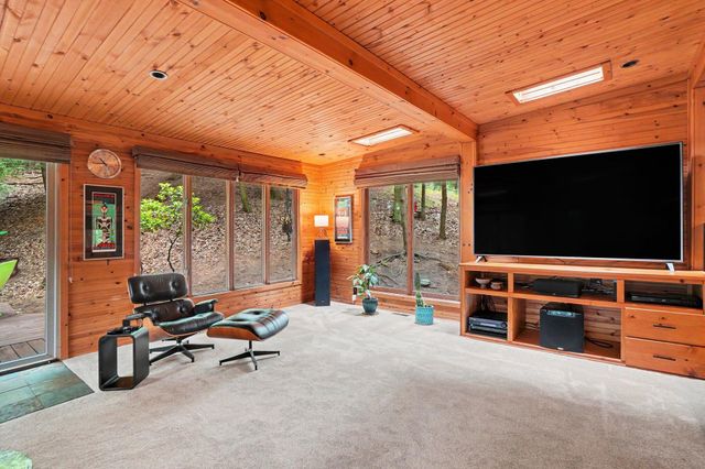 20 Crescent Hill, Grand Haven, MI 49417