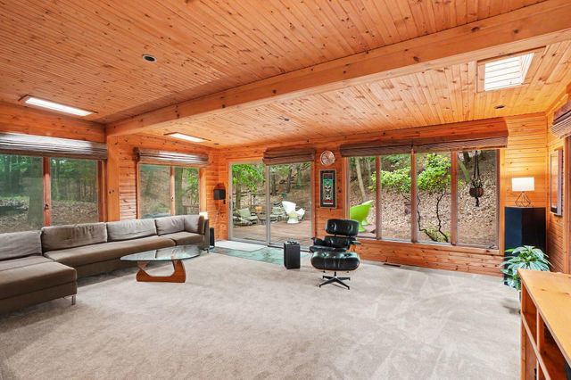 20 Crescent Hill, Grand Haven, MI 49417