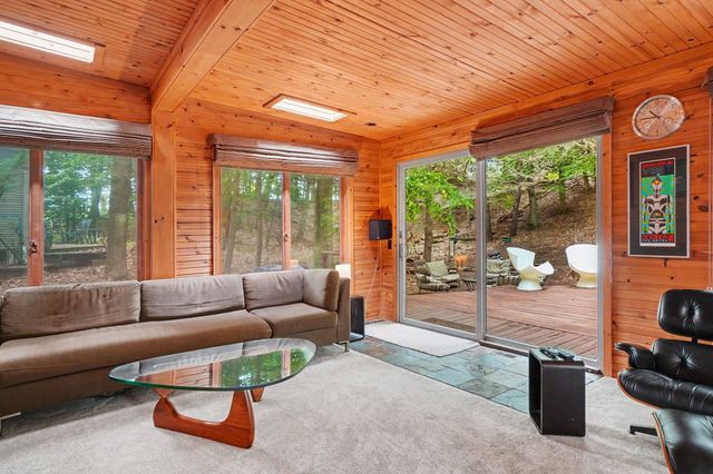 20 Crescent Hill, Grand Haven, MI 49417