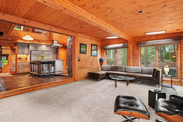 20 Crescent Hill, Grand Haven, MI 49417