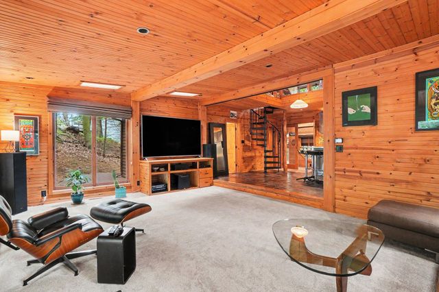 20 Crescent Hill, Grand Haven, MI 49417