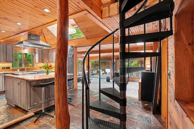 20 Crescent Hill, Grand Haven, MI 49417