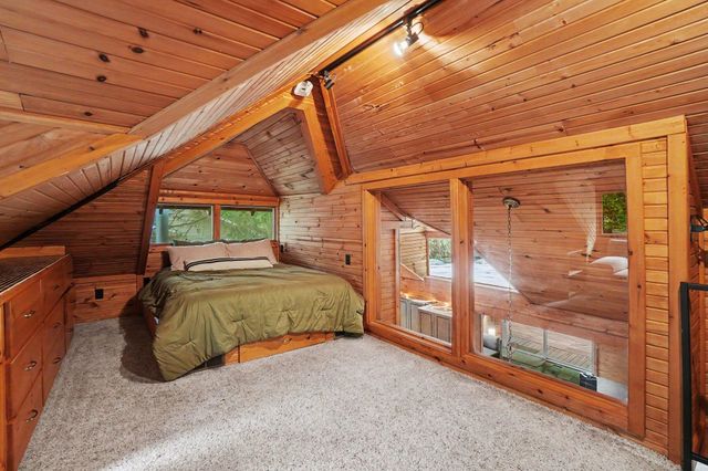 20 Crescent Hill, Grand Haven, MI 49417