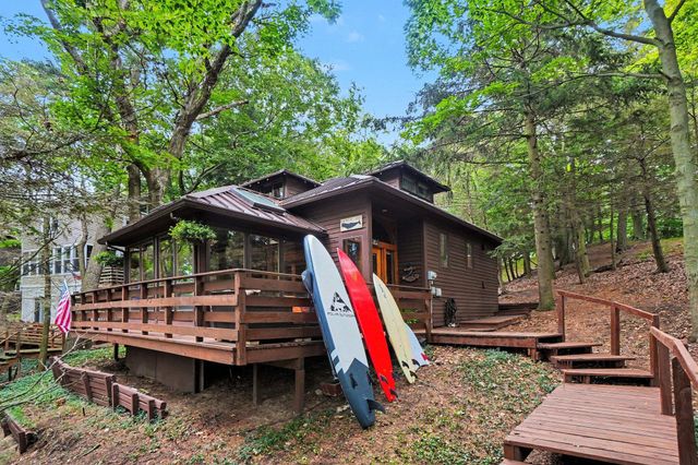 20 Crescent Hill, Grand Haven, MI 49417