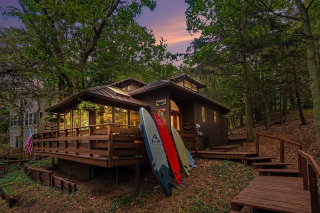 20 Crescent Hill, Grand Haven, MI 49417