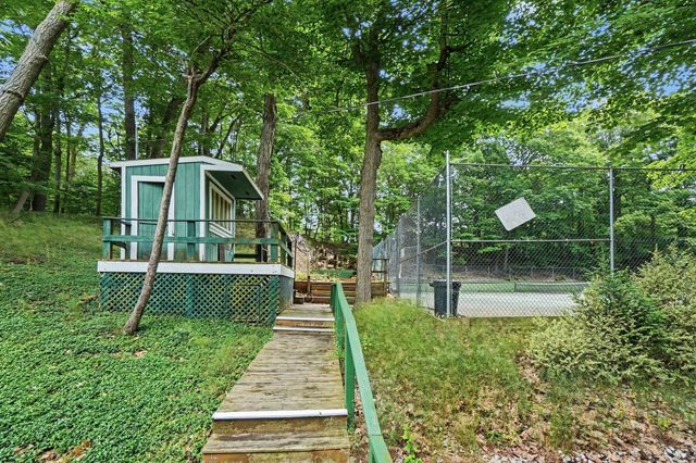 20 Crescent Hill, Grand Haven, MI 49417