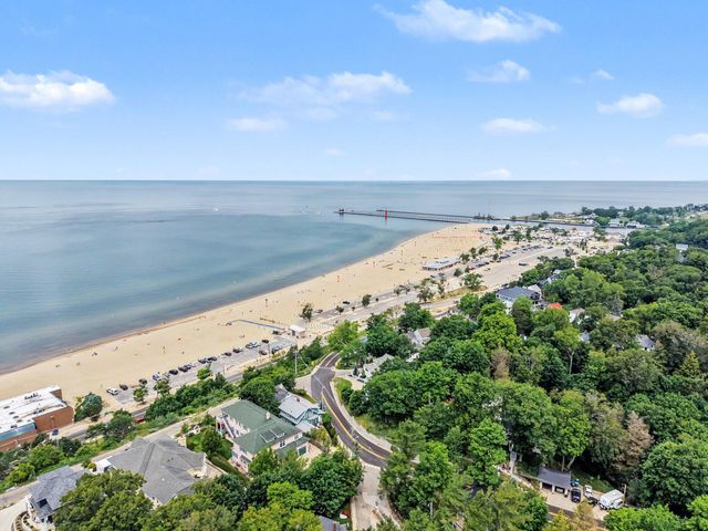 20 Crescent Hill, Grand Haven, MI 49417