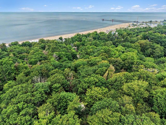 20 Crescent Hill, Grand Haven, MI 49417