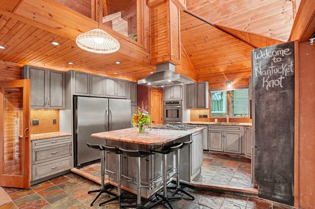 20 Crescent Hill, Grand Haven, MI 49417