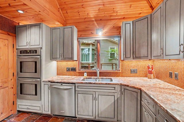 20 Crescent Hill, Grand Haven, MI 49417