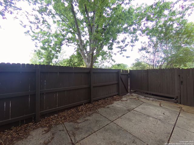 5423 Callaghan, San Antonio, TX 78228