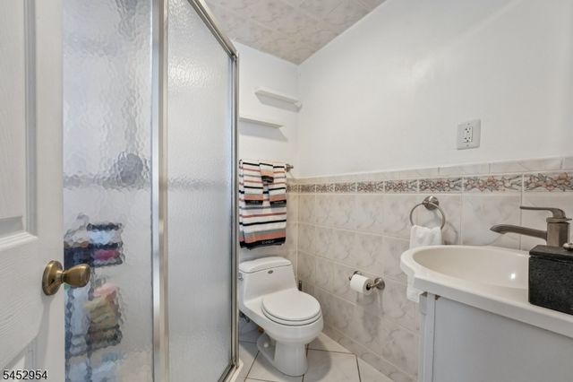 91 Redwood Ave, Wayne Twp., NJ 07470