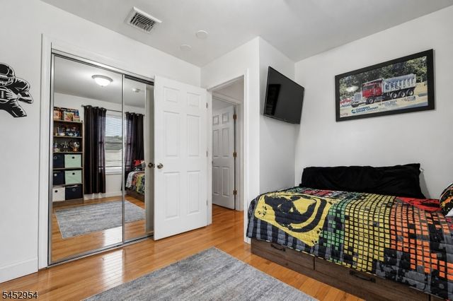 91 Redwood Ave, Wayne Twp., NJ 07470