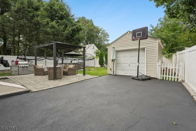 91 Redwood Ave, Wayne Twp., NJ 07470