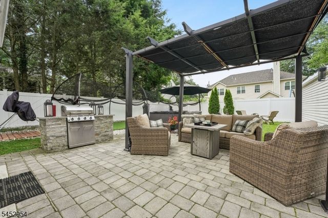 91 Redwood Ave, Wayne Twp., NJ 07470