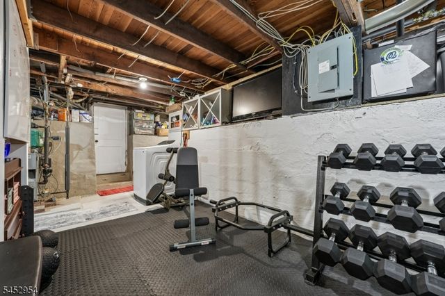 91 Redwood Ave, Wayne Twp., NJ 07470