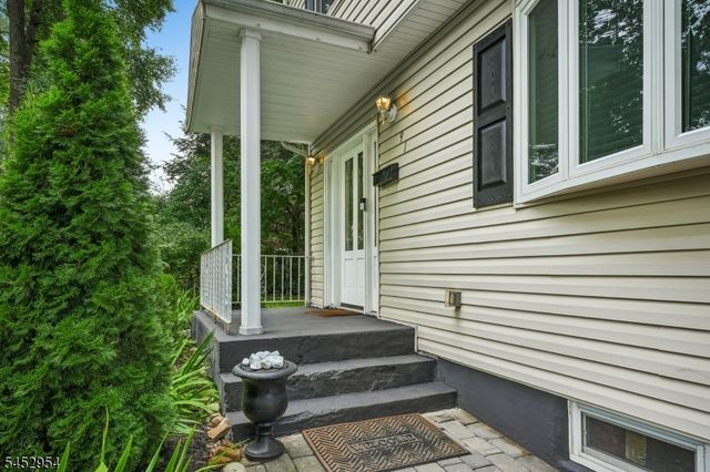 91 Redwood Ave, Wayne Twp., NJ 07470