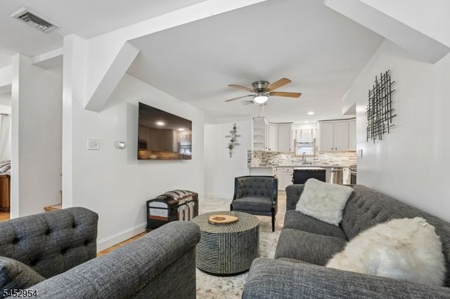 91 Redwood Ave, Wayne Twp., NJ 07470