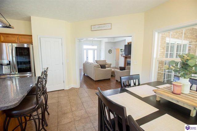 321 Vineland Place Drive, Vine Grove, KY 40175