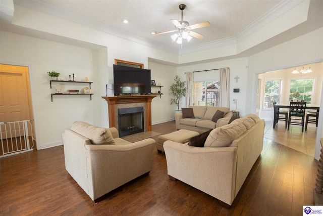 321 Vineland Place Drive, Vine Grove, KY 40175