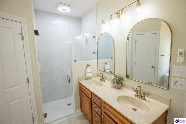 321 Vineland Place Drive, Vine Grove, KY 40175