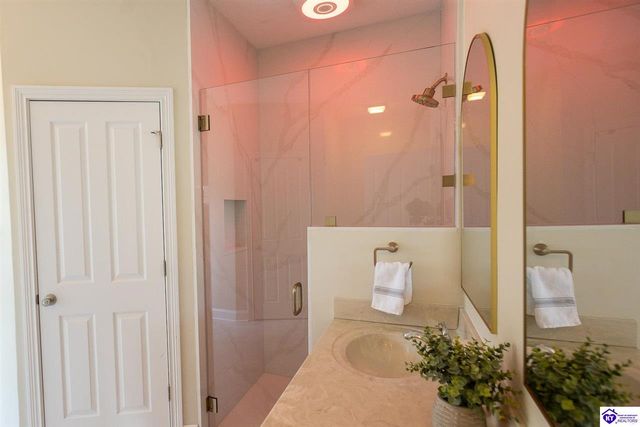 321 Vineland Place Drive, Vine Grove, KY 40175