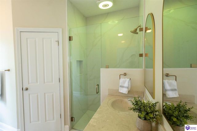 321 Vineland Place Drive, Vine Grove, KY 40175