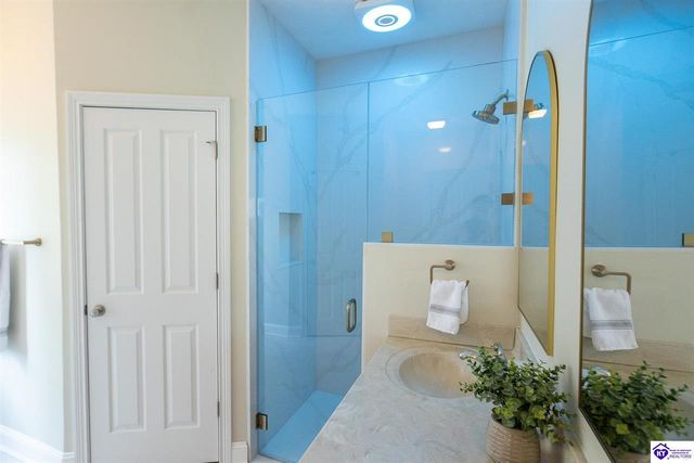 321 Vineland Place Drive, Vine Grove, KY 40175