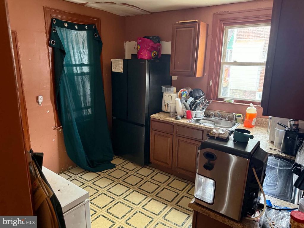 239 W LAVEER ST, Philadelphia, PA 19120 — photo 3