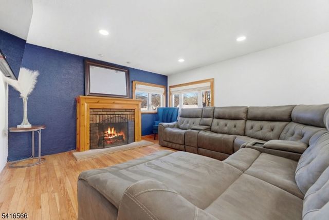 117 Dupont Ave, Hopatcong Boro, NJ 07843