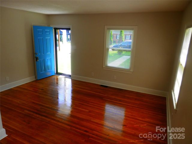 549 Bowman Road, Charlotte, NC 28217