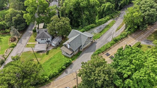 2 S Crest Road, Chattanooga, TN 37404