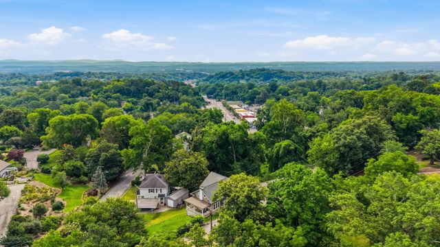 2 S Crest Road, Chattanooga, TN 37404
