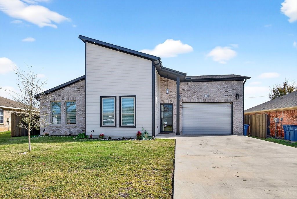 308 Windjammer Road, Gun Barrel City, TX 75156