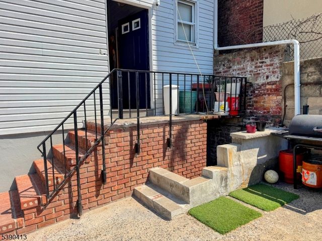 203 Oliver St, Newark City, NJ 07105