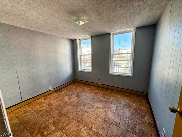 203 Oliver St, Newark City, NJ 07105