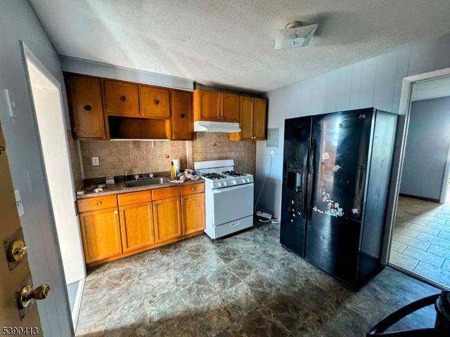 203 Oliver St, Newark City, NJ 07105