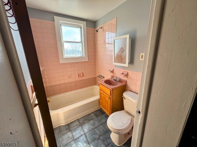 203 Oliver St, Newark City, NJ 07105