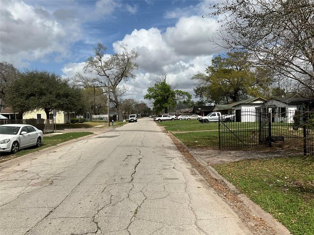 6709 Kassarine Pass, Houston, TX 77033