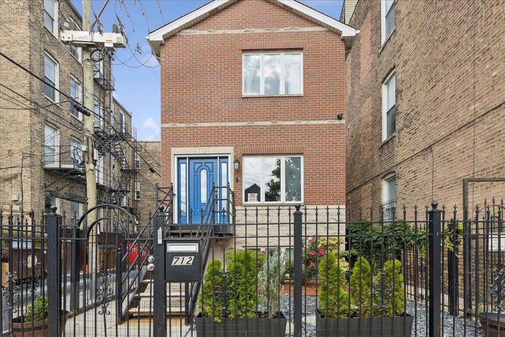 712 N Throop Street, Chicago, IL 60642