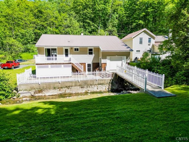 601 Spinnerville Gulf Rd N, German Flatts, NY 13357