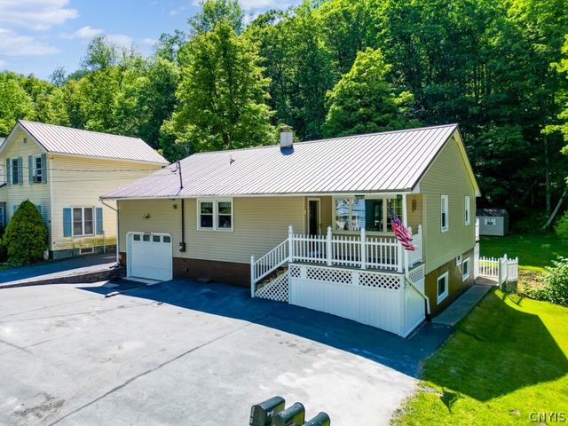 601 Spinnerville Gulf Rd N, German Flatts, NY 13357