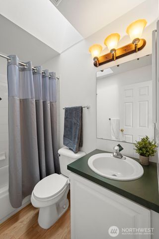 5243 40th Avenue NE, Seattle, WA 98105