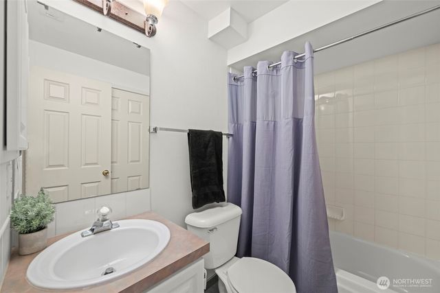 5243 40th Avenue NE, Seattle, WA 98105